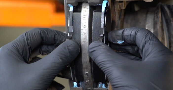 FIAT BRAVA 1.9 JTD 1050 Bremsscheiben ausbauen: Anweisungen und Video-Tutorials online