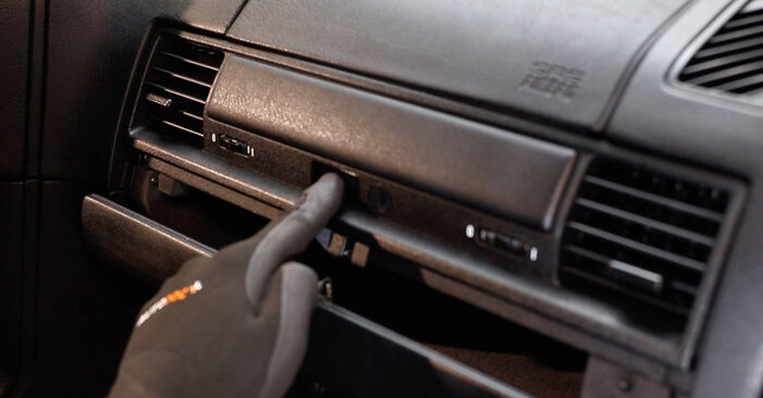 Come cambiare Filtro Antipolline su BMW E36 Coupe 1992 - manuali PDF e video gratuiti
