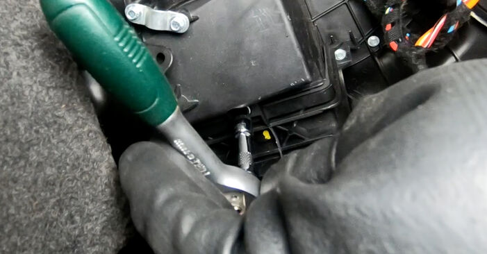 Ile czasu zajmuje wymiana: Filtr powietrza kabinowy w Alfa Romeo 156 932 2005 - pouczająca instrukcja w formacie PDF