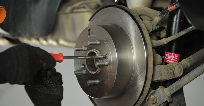 Wie schwer ist es, selbst zu reparieren: Radlager HYUNDAI ix55 3.0 V6 CRDi 2012 Tausch - Downloaden Sie sich illustrierte Anleitungen