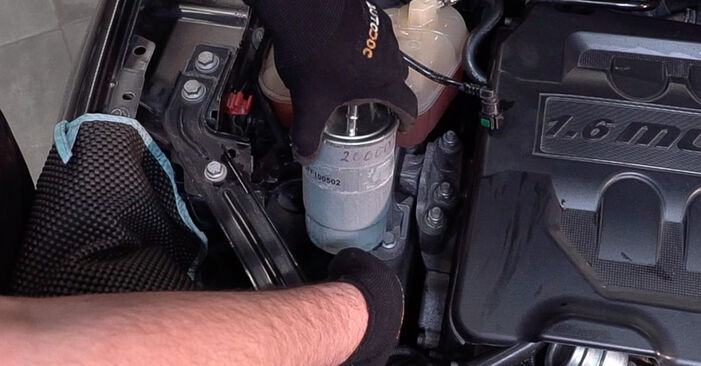 Modifica Filtro Carburante su FIAT DOBLO Cassone / Furgonato / Promiscuo (263) 2.0 D Multijet 2013 da solo
