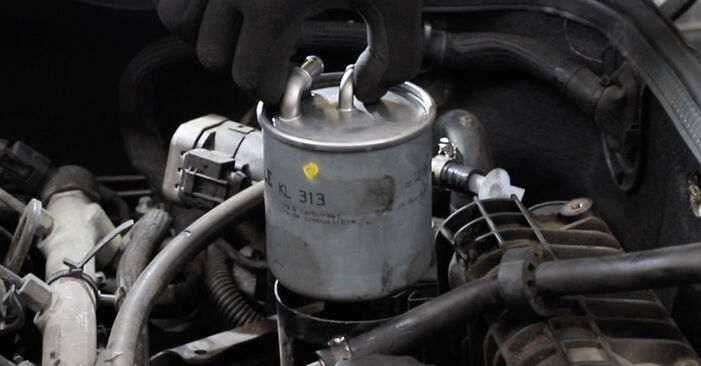 Quanto è difficile il fai da te: sostituzione Filtro Carburante su GLK X204 350 CDI 3.0 4-matic (204.992) 2014 - scarica la guida illustrata