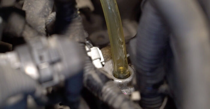 Ersetzen Sie Getriebeöl und Verteilergetriebeöl am OPEL Corsa D Schrägheck (S07) 1.0 (L08, L68) 2009 selber
