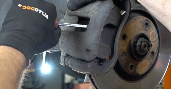 Wie schmierig ist es, selber zu reparieren: Bremsscheiben beim Peugeot 406 Kombi 2.0 HDi 110 2002 wechseln – Downloaden Sie sich Bildanleitungen