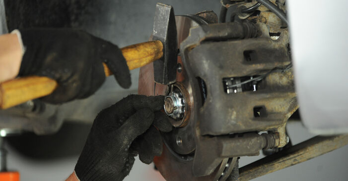 Wie schmierig ist es, selber zu reparieren: Stoßdämpfer beim Peugeot 406 Coupe 2.2 HDI 2003 wechseln – Downloaden Sie sich Bildanleitungen