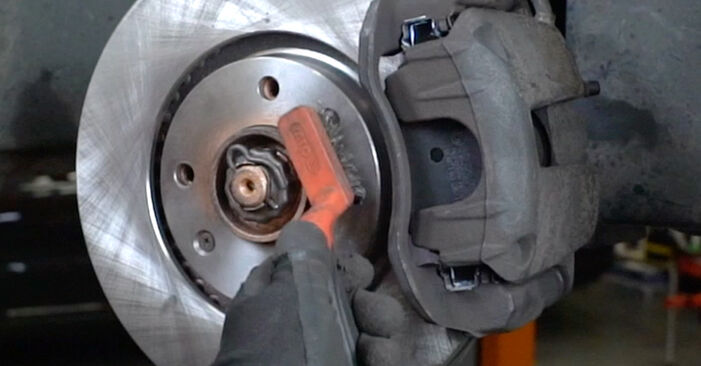 Trinn-for-trinn anbefalinger for hvordan du kan bytte Peugeot 5008 mk1 2013 1.6 BlueHDi 120 Hjullager selv