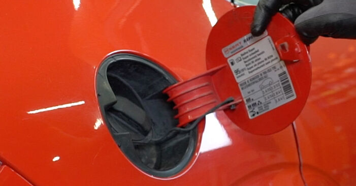 Come cambiare Filtro Carburante su Seat Ibiza IV Sportcoupe 2008 - manuali PDF e video gratuiti