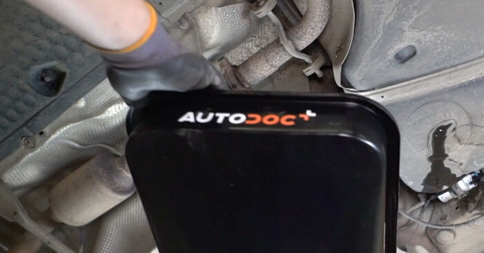 Come cambiare Filtro Carburante su SEAT Ibiza IV Sportcoupe (6J, 6P) 2009 - suggerimenti e consigli