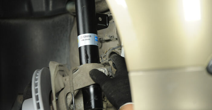 Wie schwer ist es, selbst zu reparieren: Stoßdämpfer BMW E91 320d 2.0 2010 Tausch - Downloaden Sie sich illustrierte Anleitungen