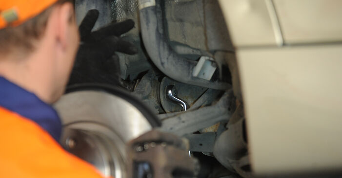 Wie kompliziert ist es, selbst zu reparieren: Querlenker am BMW E91 320d 2.0 2010 ersetzen – Laden Sie sich illustrierte Wegleitungen herunter