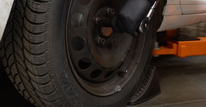 Bremsbacken beim SKODA ROOMSTER 1.2 2014 selber erneuern - DIY-Manual