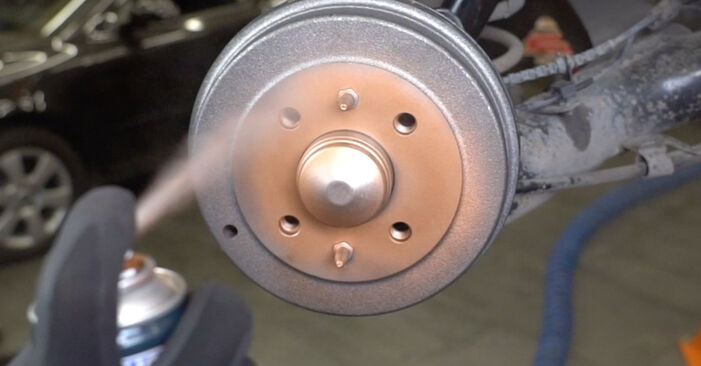 SKODA ROOMSTER 1.6 TDI Brake Drum replacement: online guides and video tutorials