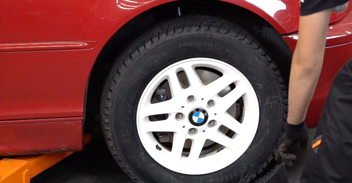 Wie man Stabigummis am BMW 3 Coupe (E46) 2004 wechselt – Laden Sie sich PDF-Wegleitungen und Videoanweisungen herunter