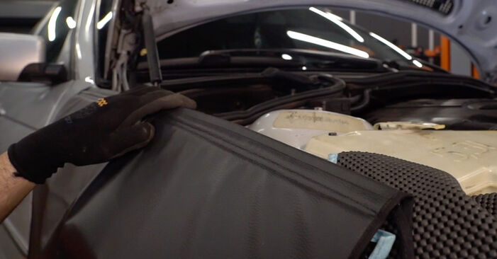 Motorlager am BMW 5 Limousine (E39) 525d 2.5 2000 wechseln – Laden Sie sich PDF-Handbücher und Videoanleitungen herunter