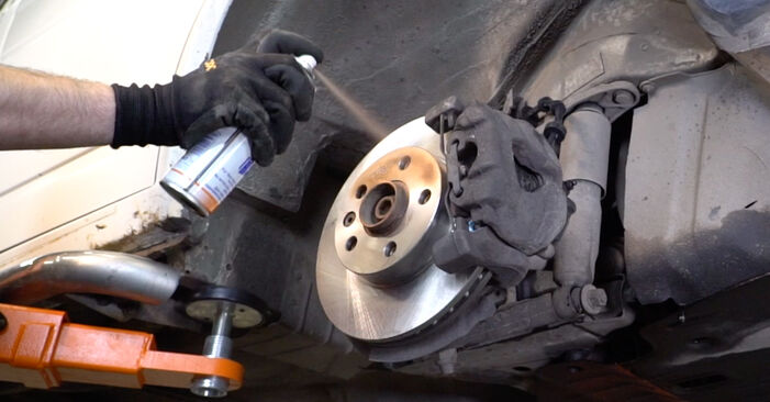 Changing Brake Pads on VW Transporter IV Platform / Chassis (70E, 70L, 70M, 7DE, 7DL) 2.5 TDI Syncro 1993 by yourself