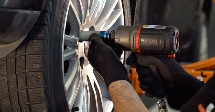 Jak zdjąć FIAT 500 1.2 2013 Drążek skrętny - łatwe w użyciu instrukcje online