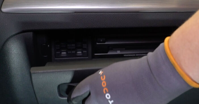 Wymiana Filtr powietrza kabinowy Passat 3g5 2014 - darmowe instrukcje PDF i wideo
