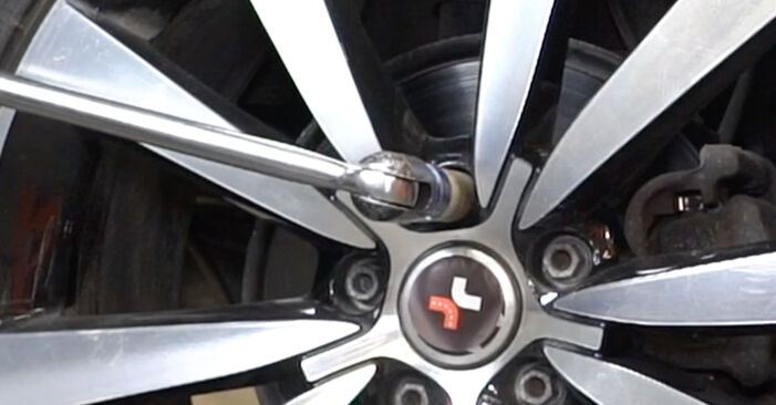 Cómo reemplazar Discos de Freno en un VW Golf VII Hatchback (5G1, BQ1, BE1, BE2) 1.6 TDI 2013 - manuales paso a paso y guías en video