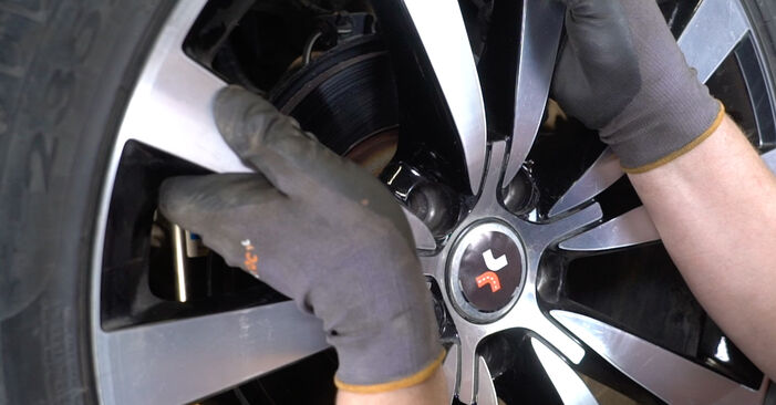 Cómo reemplazar Copelas Del Amortiguador en un VW Golf Sportsvan (AM1, AN1) 1.6 TDI 2015 - manuales paso a paso y guías en video
