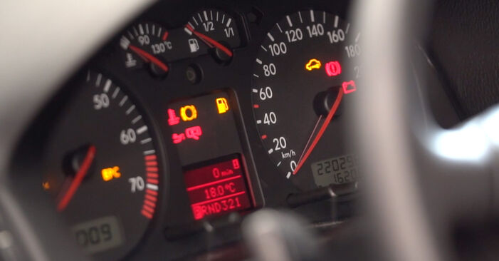 Ölfilter beim VW PASSAT 2.3 VR5 1999 selber erneuern - DIY-Manual