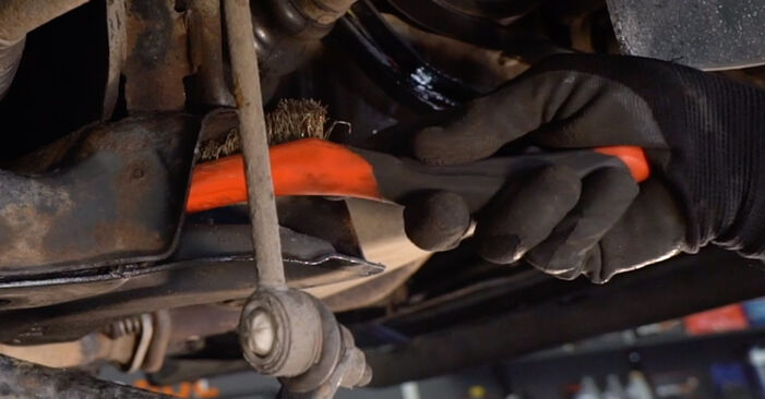Wie schwer ist es, selbst zu reparieren: Querlenker Peugeot 206 Limousine 1.4 HDi eco 70 2013 Tausch - Downloaden Sie sich illustrierte Anleitungen