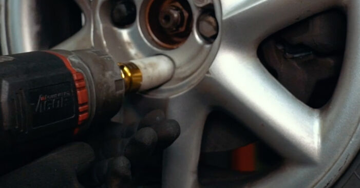 Wie schmierig ist es, selber zu reparieren: Spurstangenkopf beim Renault Megane DA 2.0 16V IDE 2002 wechseln – Downloaden Sie sich Bildanleitungen