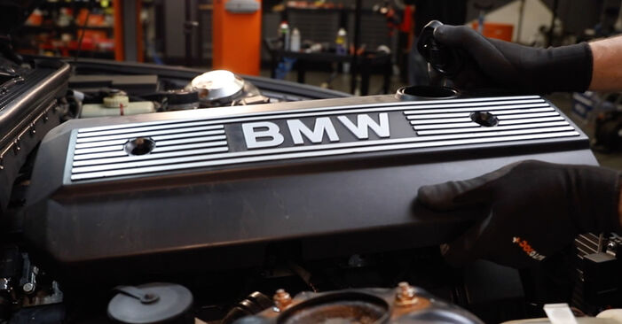 Cómo quitar Bujía de Encendido en un BMW 3 SERIES 316i 1.6 1996 - instrucciones online fáciles de seguir