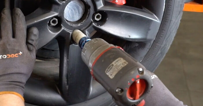 Wechseln Bremsbeläge am SEAT Ibiza IV ST (6J8, 6P8) 1.2 TSI 2013 selber
