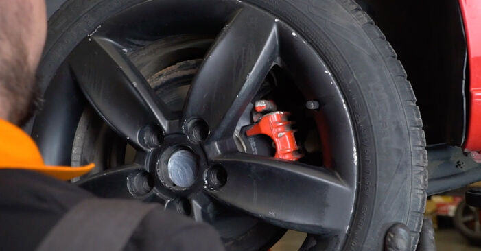 Seat Leon 5f 1.6 TDI 2014 Pastiglie Freno sostituzione: manuali dell'autofficina
