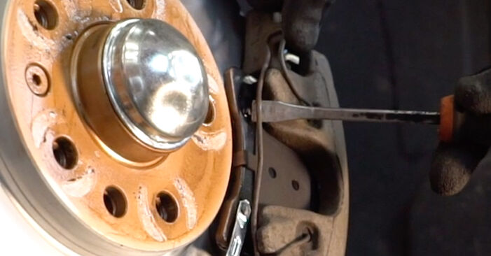 How to change Brake Calipers on OPEL ASTRA G Convertible (F67) 2003 - tips and tricks