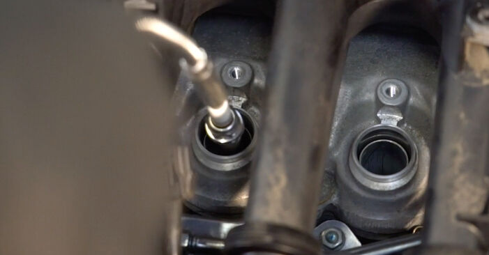 Wie schwer ist es, selbst zu reparieren: Zündkerzen Honda Jazz 3 1.5 HYBRID 2013 Tausch - Downloaden Sie sich illustrierte Anleitungen