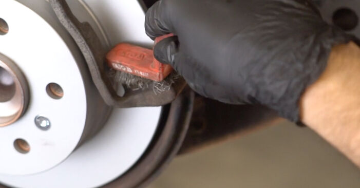 MERCEDES-BENZ VANEO 1.6 (414.700) Brake Pads replacement: online guides and video tutorials