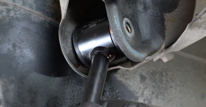 NISSAN PRIMERA 2.0 Control Arm replacement: online guides and video tutorials