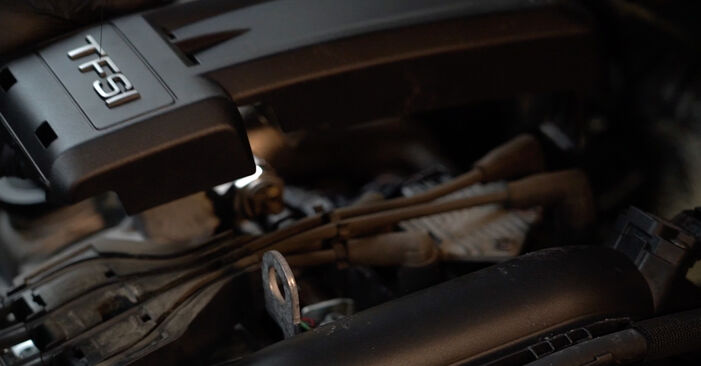 Cómo cambiar Bujía de Encendido en un Audi A1 Sportback 8x 2011 - Manuales en PDF y en video gratuitos