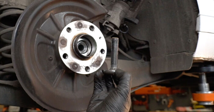 AUDI A3 8v 1.6 TDI 2014 Wheel Bearing replacement: free workshop manuals
