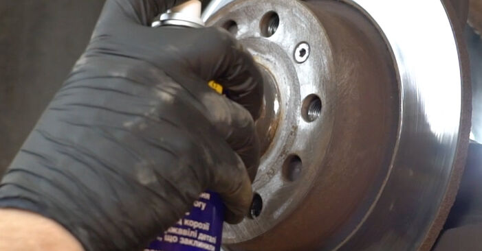 How to change Wheel Bearing on AUDI A3 Sportback (8VA, 8VF) 2013 - tips and tricks