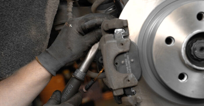Wie schwer ist es, selbst zu reparieren: Verschleißanzeige Bremsbeläge Mercedes W169 A 200 2.0 (169.033, 169.333) 2010 Tausch - Downloaden Sie sich illustrierte Anleitungen