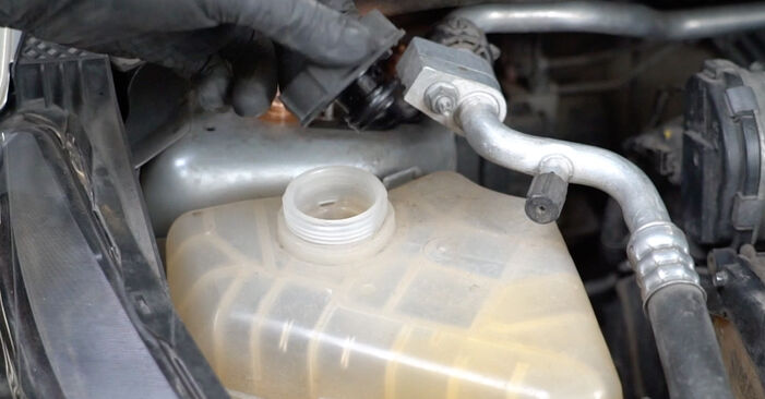 Wie schwer ist es, selbst zu reparieren: Wasserpumpe + Zahnriemensatz Ford Mondeo Mk4 2.0 TDCi 2013 Tausch - Downloaden Sie sich illustrierte Anleitungen