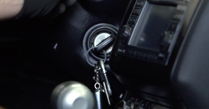 Cik ilgu laiku aizņem nomaiņa: Nissan Pathfinder R51 2013 Durvju rokturis - informatīva PDF rokasgrāmata