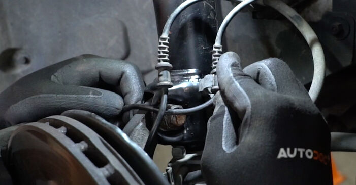Mercedes A209 CLK 320 3.2 (209.465) 2005 Supporto Ammortizzatore sostituzione: manuali dell'autofficina