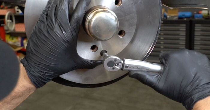 Come sostituire MERCEDES-BENZ CLS Shooting Brake (X218) CLS 350 CDI 3.0 4-matic (218.993) 2013 Cuscinetto Ruota - manuali passo passo e video guide