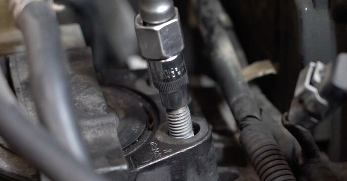 Wie schmierig ist es, selber zu reparieren: Motorlager beim Ford Focus Mk2 1.8 Flexifuel 2010 wechseln – Downloaden Sie sich Bildanleitungen
