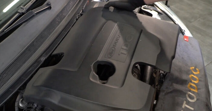 Cómo cambiar Taco de Motor en un Ford Focus Mk3 Familiar 2010 - Manuales en PDF y en video gratuitos
