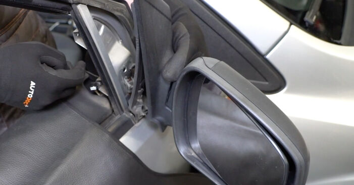 Combien de temps dure le remplacement : Rétroviseur sur Ford Focus 2 2012 - manuel PDF informatif