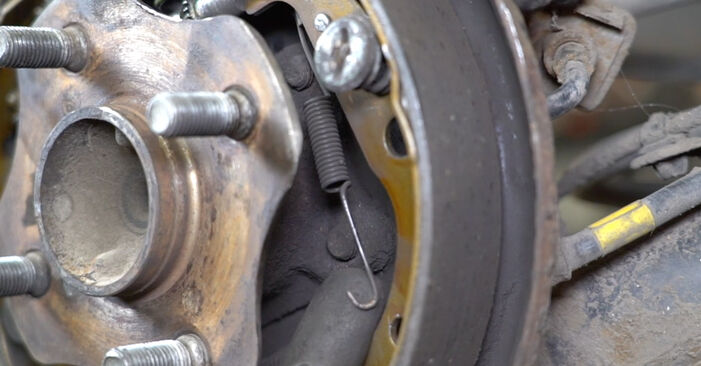Hvor lang tid tager en udskiftning: Bremsebakker på Toyota Aygo ab1 2013 - informativ PDF-manual
