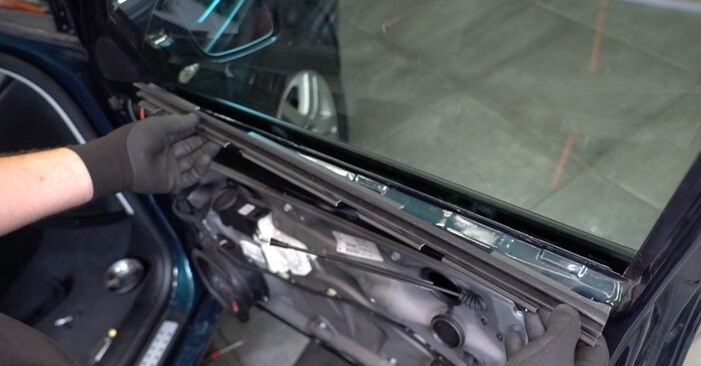 Tauschen Sie Fensterheber beim VW Bora 1j2 2000 1.6 selber aus