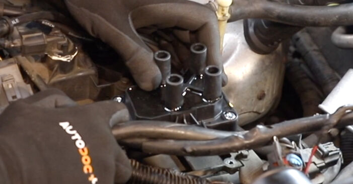 Wie schwer ist es, selbst zu reparieren: Zündspule Ford Mondeo Mk4 2.0 TDCi 2013 Tausch - Downloaden Sie sich illustrierte Anleitungen