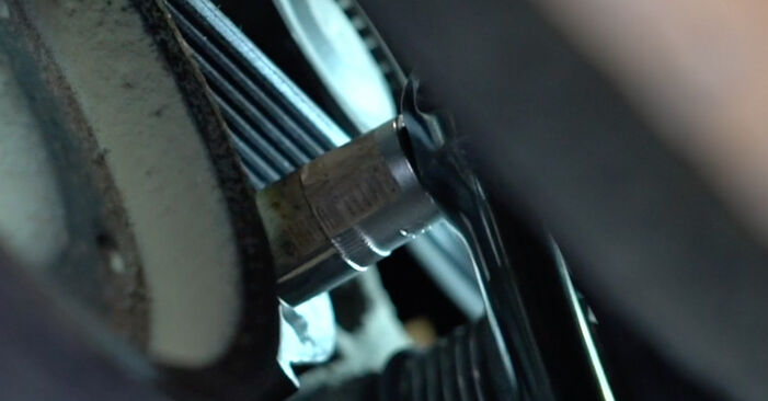 Combien de temps dure le remplacement : Courroie Trapézoïdale à Nervures sur Mercedes W210 2003 - manuel PDF informatif