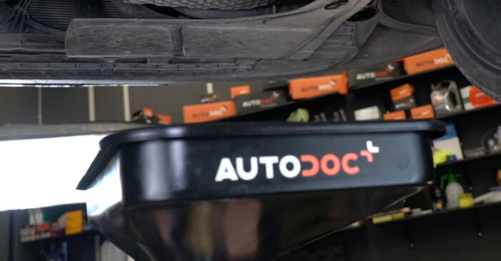 Wie schwer ist es, selbst zu reparieren: Ölfilter Audi A5 F53 S5 3.0 quattro 2022 Tausch - Downloaden Sie sich illustrierte Anleitungen