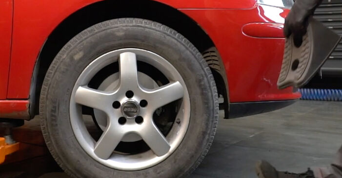 Reemplazo de Rótula De Suspensión en un VW POLO 1.4 TDi: guías online y video tutoriales